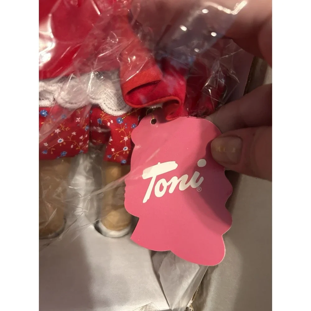 Toni Red Riding Hood Collector Doll E6-TNDD-08 New in Box Accessories